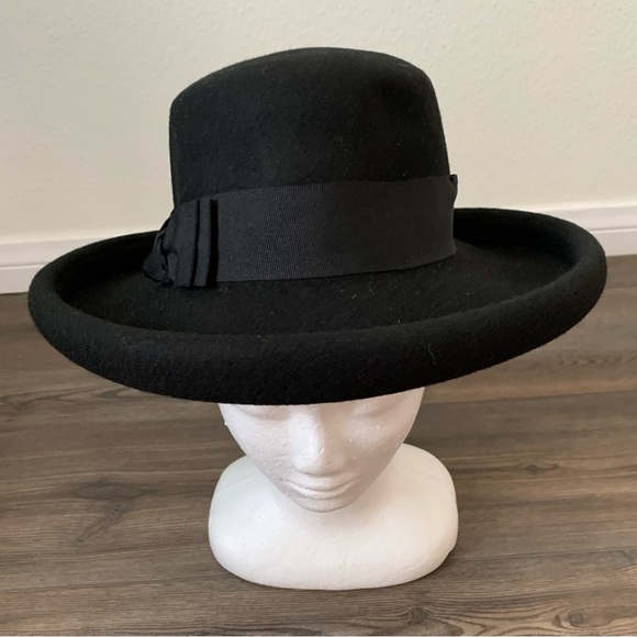 Amanda Smith %100 wool hat main image 4
